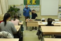 Главная цель подобных встреч - объяснить будущим водителям, что право на управление транспортным средством это не только благо и преимущество, но, в первую очередь, большая ответственность за вред, который может быть причинён их действиями или бездействием в процессе управления транспортным средством